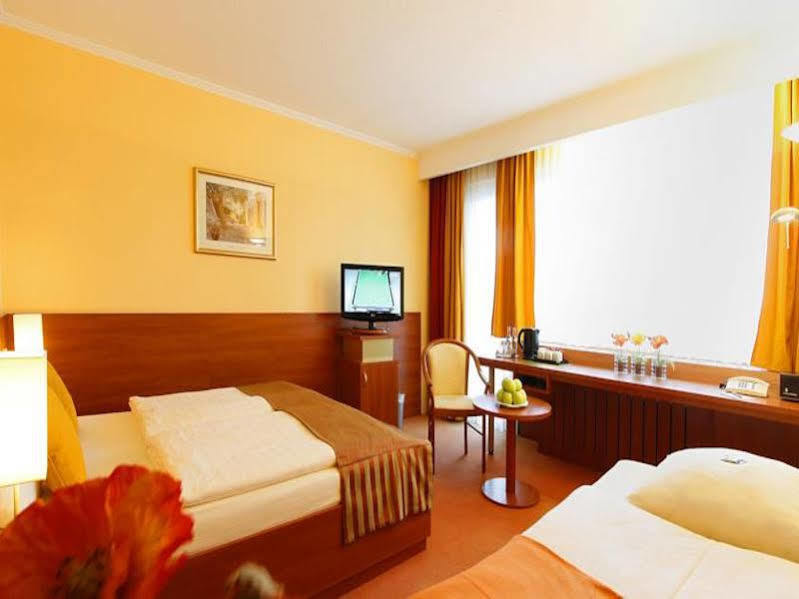 Centro Hotel Norderstedter Hof Exterior photo